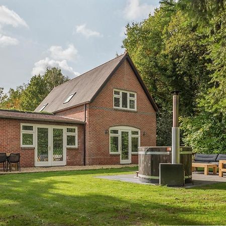 Beautiful English Villa With Hottub Zuidwolde  Eksteriør bilde